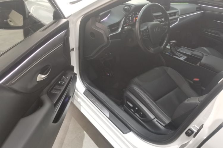 Used Lexus ES 2020 260 Excellence Edition
