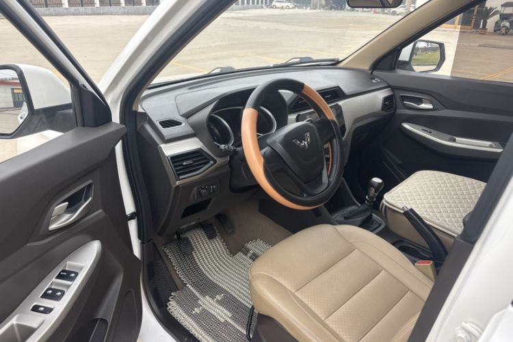 Used Wuling Hongguang 2019 1.5L S Comfort Edition China VI LAR
