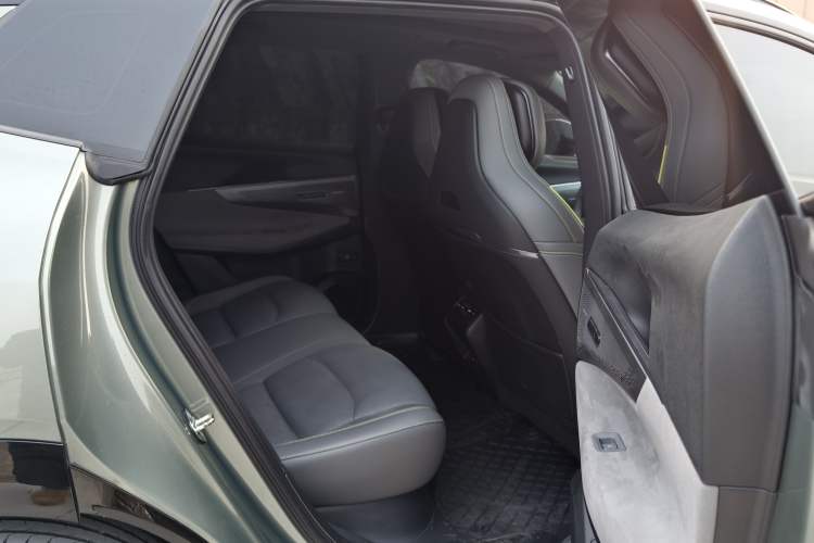 Used Lynk & Co 08 EM-P 2023 220km All-Wheel-Drive Performance Halo
