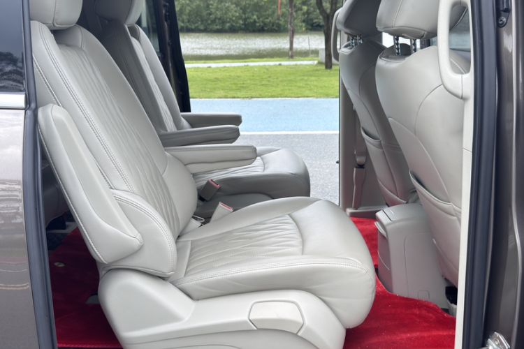 Used Buick GL8 2023 Land Executive Class Comfort Model