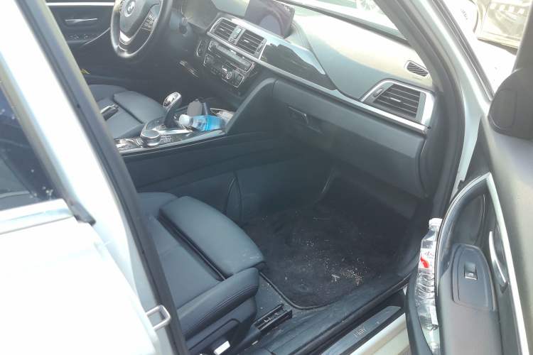 Used BMW 3 Series 2018 320Li Leading Luxury Package
