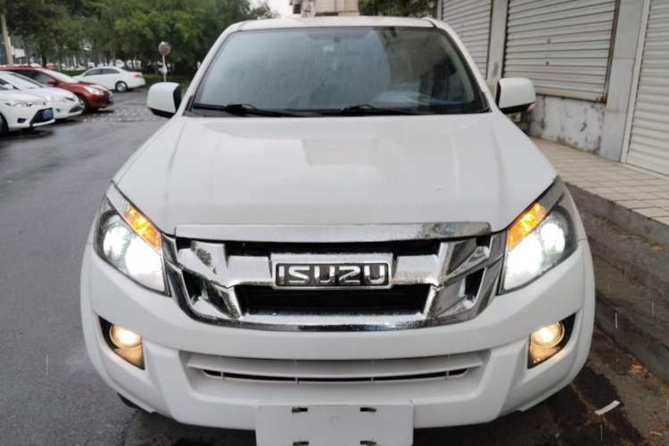 Used Isuzu D-MAX 2020 2.5T Two-Wheel Drive Automatic Navigation Version China VI Emission Standard Extended Length JE4D25Q6A
