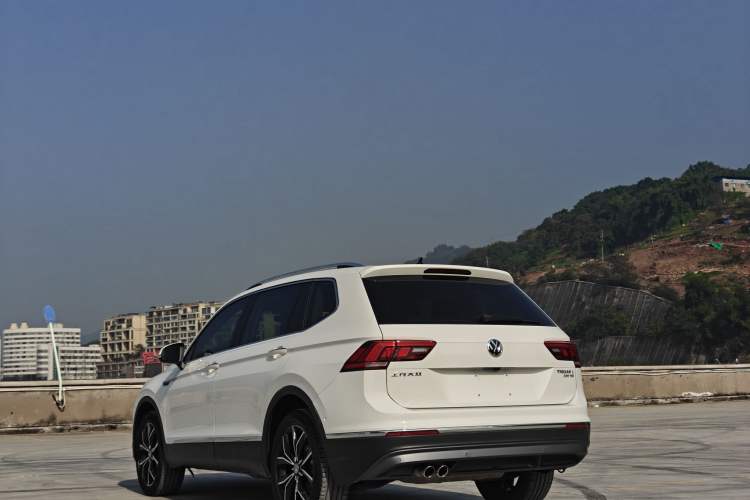 Used Volkswagen Tiguan L 2019 330TSI Automatic Two-Wheel Drive Smart Luxury Version China V Emission Standard