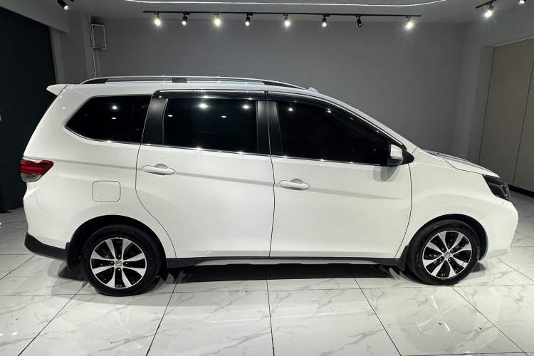 Used Venucia M50V 2017 1.6L XL CVT Luxury Edition
