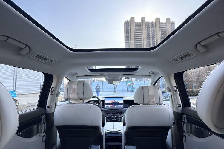 Used Denza D9 2022 DM-i 1040 Prestige Model
