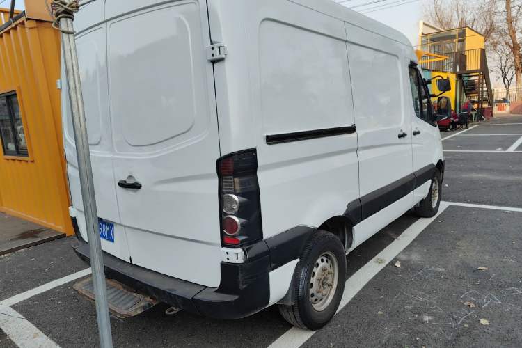 Used  Sunray 2018 1.9T Fuel-Efficient King Van Transporter 3-Seater D19TCIE11
