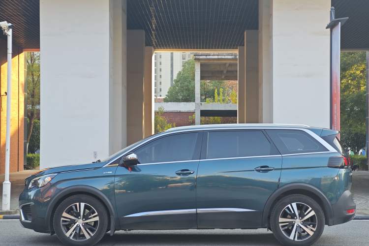 Used Peugeot 5008 2017 350THP 7-Seater Elite Edition
