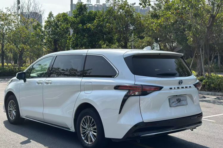 Used Toyota Sienna 2021 2.5L Hybrid Premium Edition
