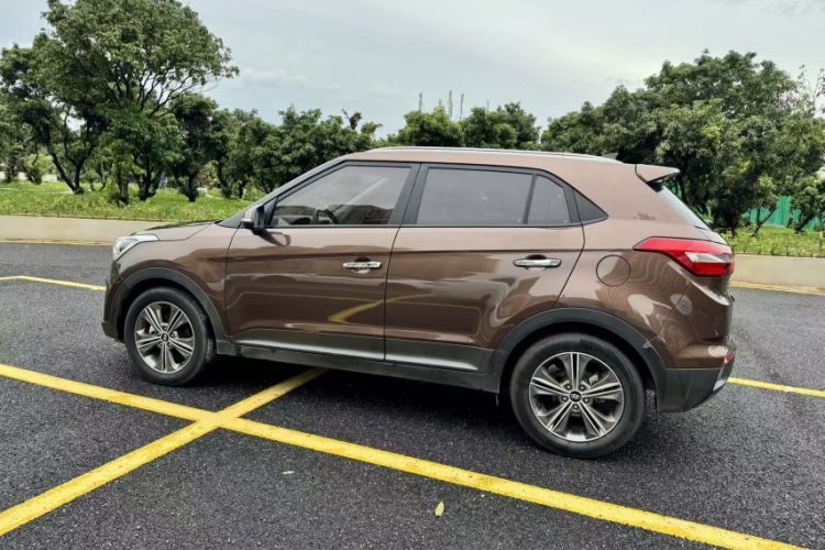 Used Hyundai ix25 2015 1.6L Automatic Two-Wheel-Drive Deluxe DLX Model
