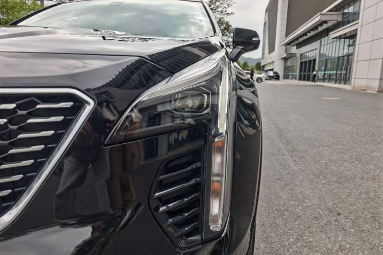 Used Cadillac XT4 2018 28T Two-Wheel Drive Tech Version