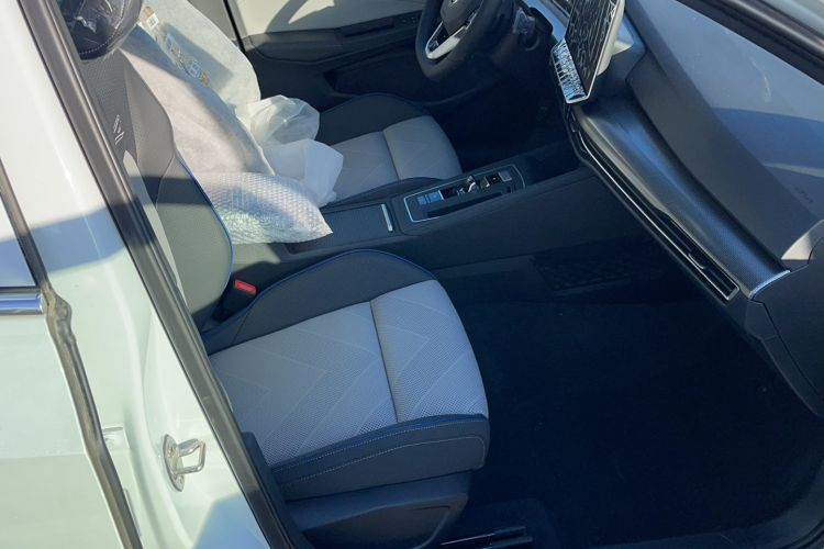 Used Volkswagen Golf 2025 300TSI R-Line
