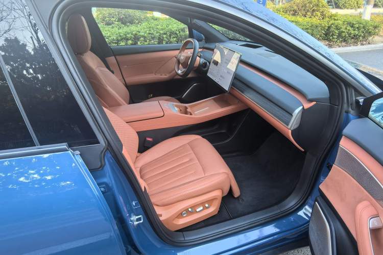 Used ONVO L60 2024 60 kWh Rear-Drive Version
