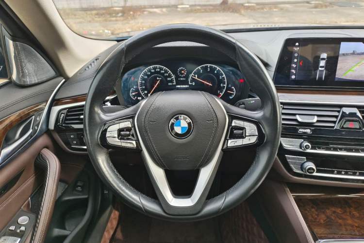 Used BMW 5 Series 2019 525Li Luxury Package
