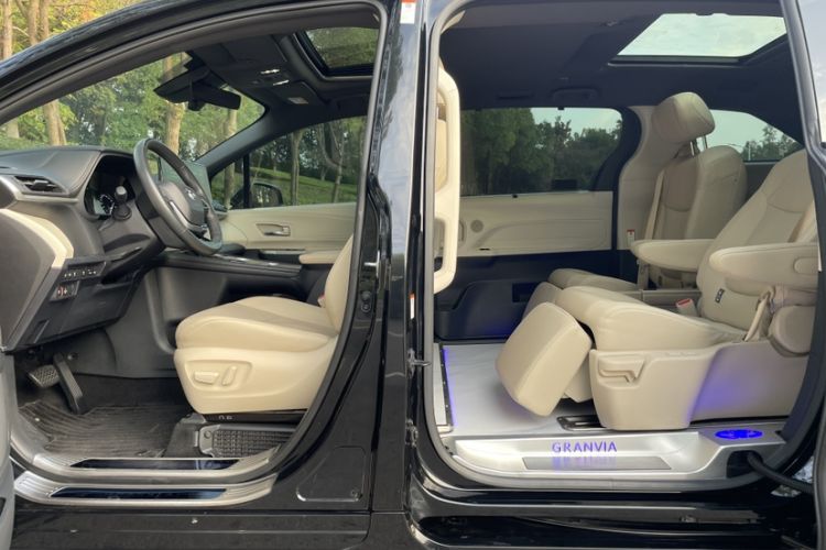 Used Toyota Granvia 2022 2.5L Hybrid Prestige Edition