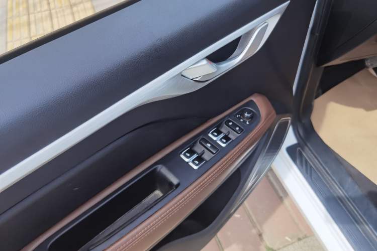 Used Geely Auto Vision 2019 Upgraded Model 1.5L CVT Luxury Version China VI Standard
