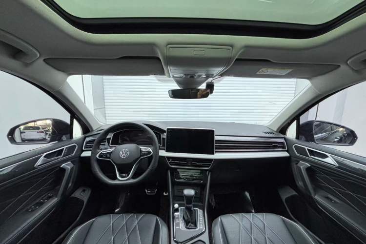 Used Volkswagen Tiguan L 2023 330TSI Automatic Two-Wheel Drive R-Line Enjoyment Edition
