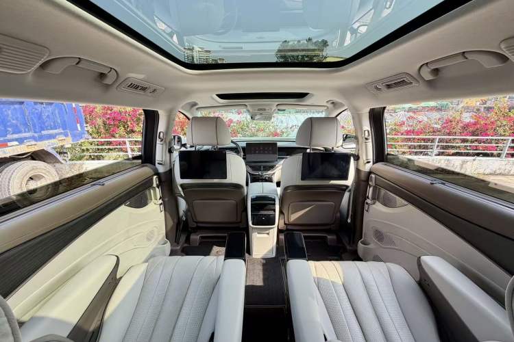 Used Denza D9 2022 DM-i 970 Four-Wheel Drive Prestige Model
