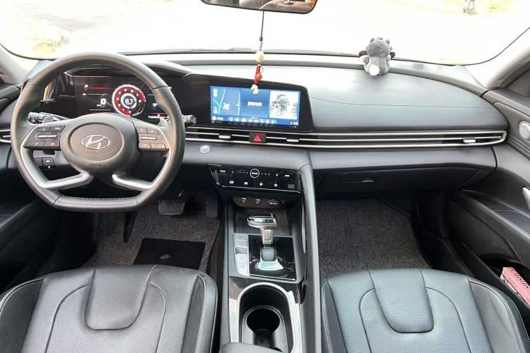 Used Hyundai Elantra 2022 1.5L CVT LUX Prestige Edition
