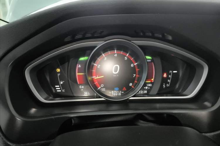 Used Volvo V40 2018 T4 Zhiya Edition
