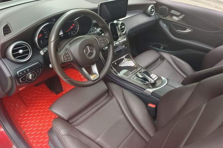 Used Mercedes-Benz GLC 2019 GLC 260 4MATIC Luxury Model
