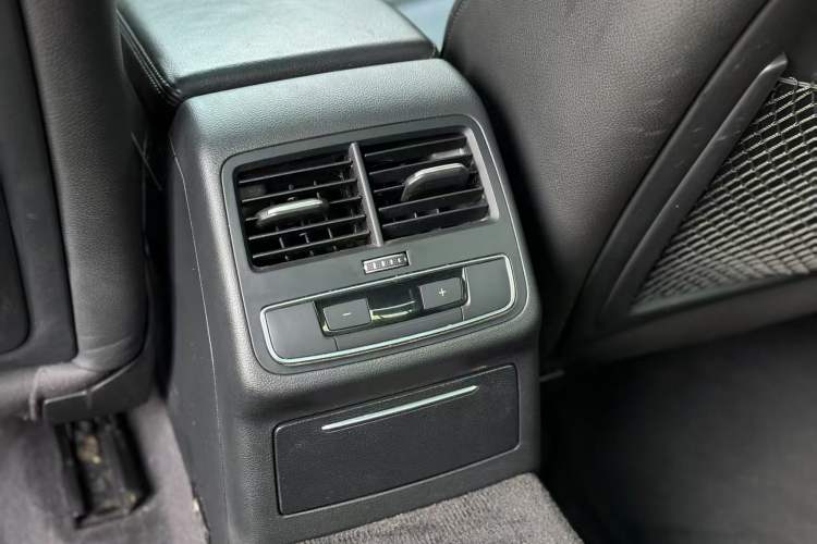 Used Audi A4L 2018 30th Anniversary Edition 40 TFSI Fashion Model
