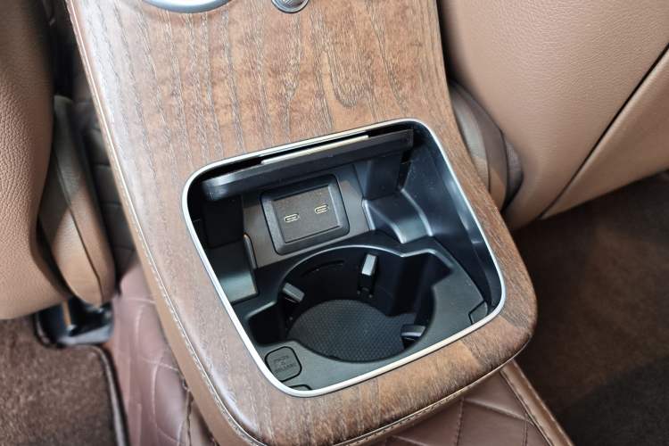 Used Mercedes-Benz E-Class 2023 Updated E 300 L Luxury Edition
