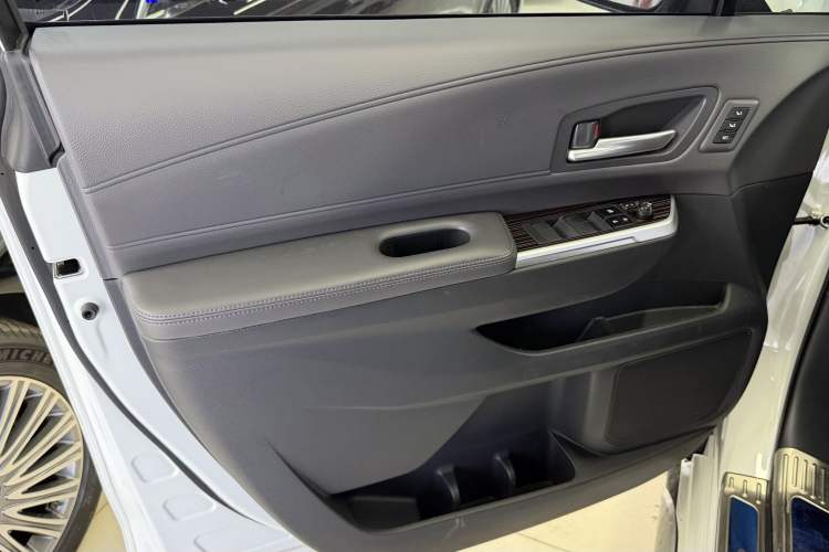 Used Toyota Granvia 2024 2.5L Hybrid Prestige PLUS Edition