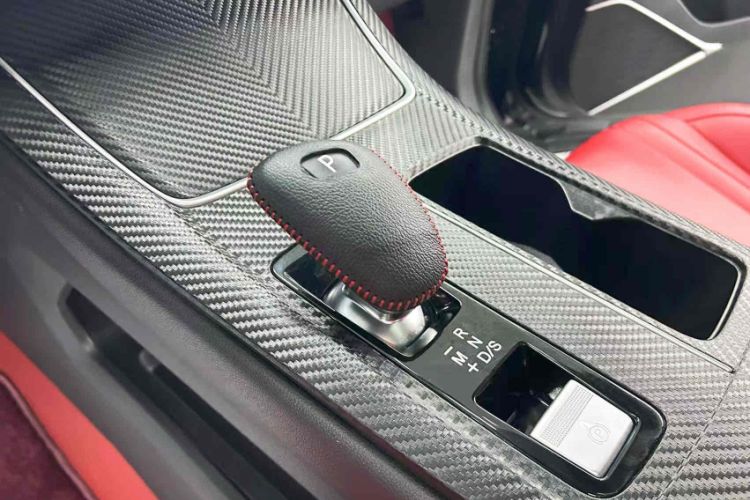 Used Venucia V 2022 260T Black Horse Edition · Idol
