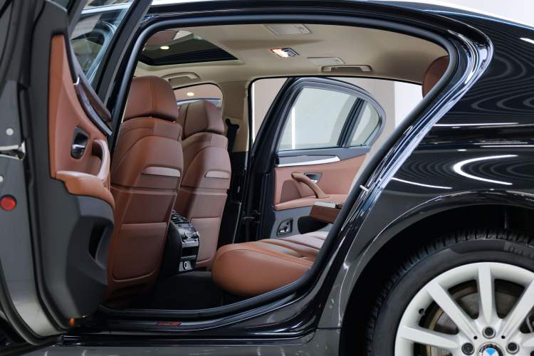 Used BMW 5 Series 2015 535Li Leading Model
