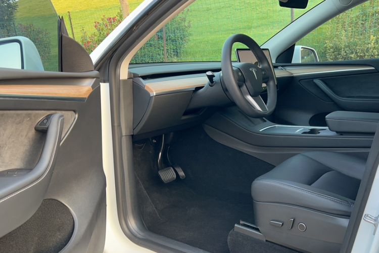 Used Tesla Model Y 2021 Long-Range All-Wheel-Drive Version 3D7
