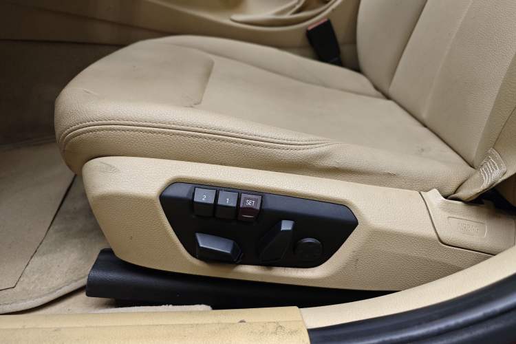 Used BMW 3 Series 2015 320i Luxury Line Stylish Edition