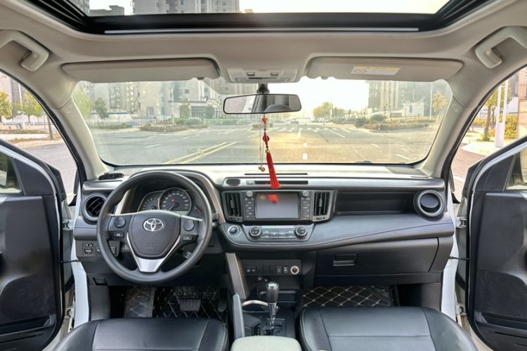 Used Toyota RAV4 2016 2.0L CVT Two-Wheel Drive Fashion Edition China V Standard
