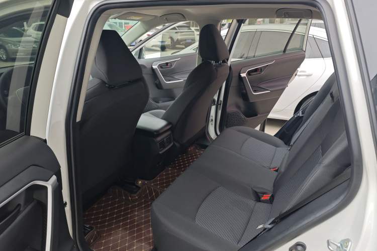 Used Toyota Wildlander 2024 2.0L CVT Two-Wheel Drive Leading Edition
