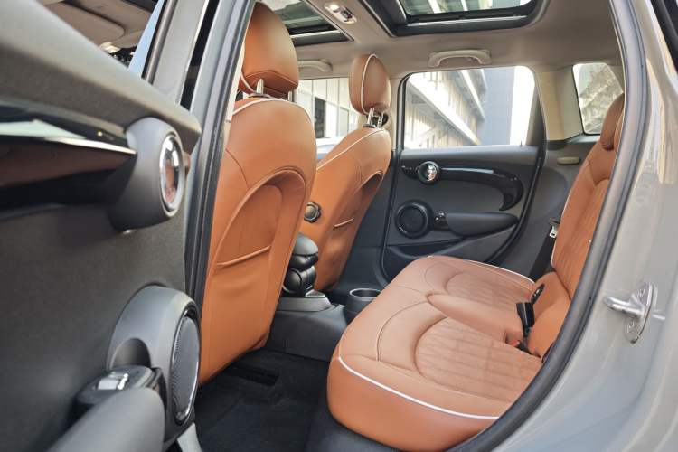 Used  MINI 2020 1.5T COOPER Artist Five-Door Edition
