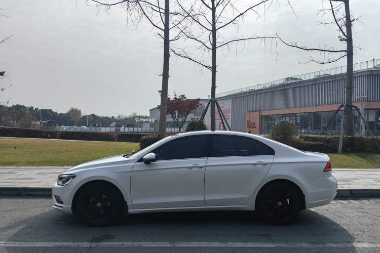 Used Volkswagen Lamando 2017 230TSI DSG Fashion Edition
