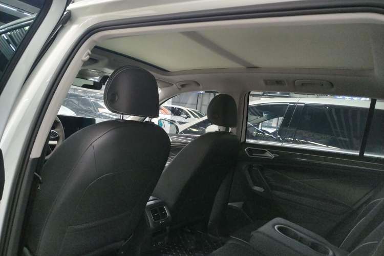 Used Volkswagen Tiguan L 2023 330TSI Automatic Two-Wheel Drive R-Line Enjoyment Edition
