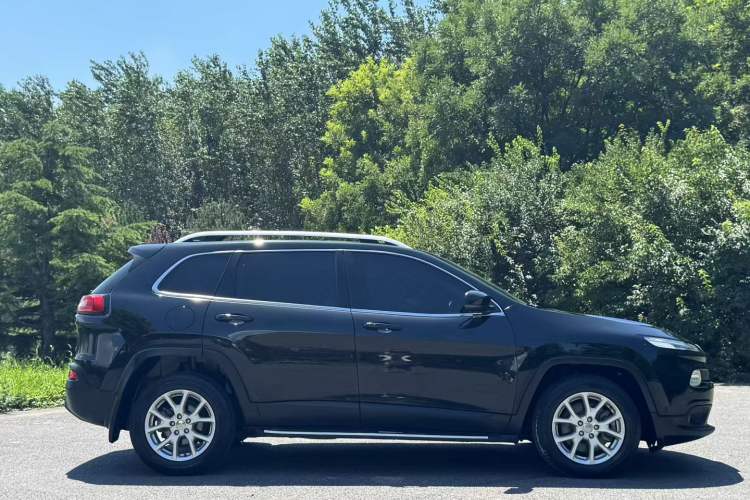 Used  Cherokee 2016 2.0L Superior Edition
