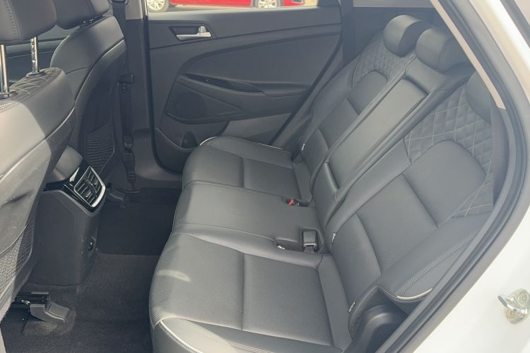 Used Hyundai Tucson 2019 280TGDi Dual-Clutch Two-Wheel Drive Fashion Edition China VI Standard
