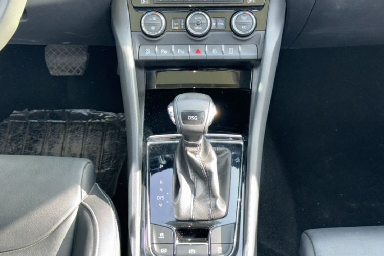 Used Skoda Kodiaq 2019 Facelifted TSI330 7-Seater Two-Wheel-Drive Luxury Enjoyment Edition China VI Standard
