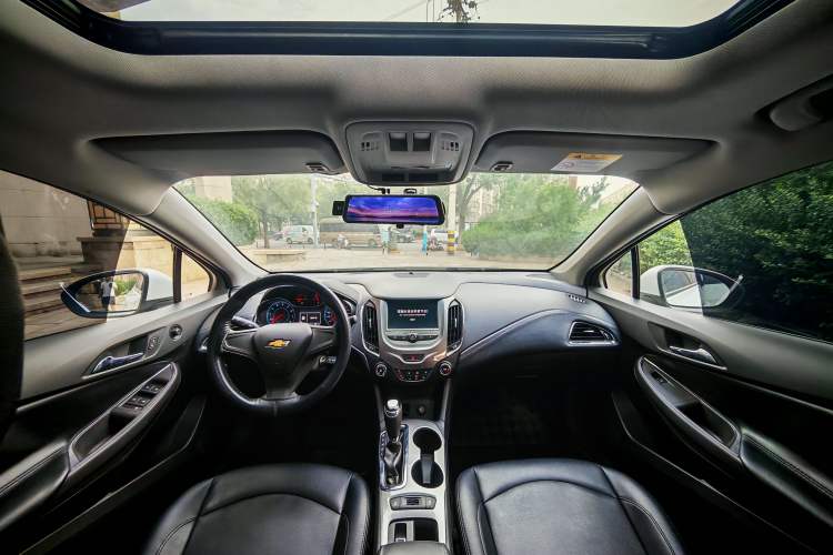 Used Chevrolet Cruze 2018 320 Automatic Pioneer Sunroof Edition
