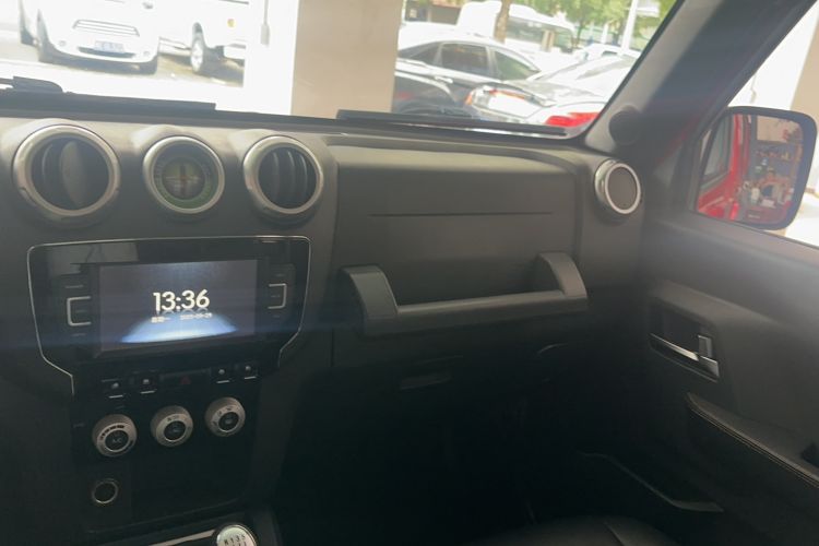 Used Beijing Auto BJ40 2018 40L 2.0T Manual Diesel Four-Wheel Drive Prestige Edition
