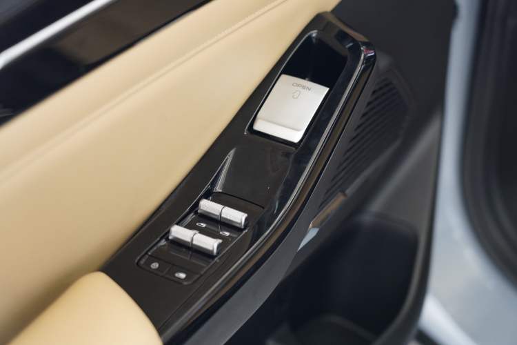 Used  L6 2024 125km PLUS Dragon Edition
