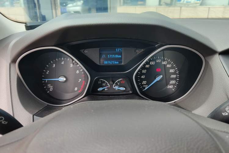 Used Ford Focus 2012 Sedan 1.6L Manual Comfort Model
