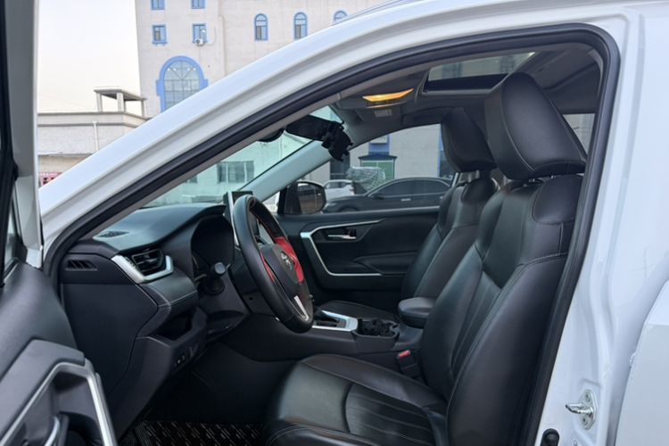 Used Toyota RAV4 2022 2.0L CVT Two-Wheel Drive Fashion Edition
