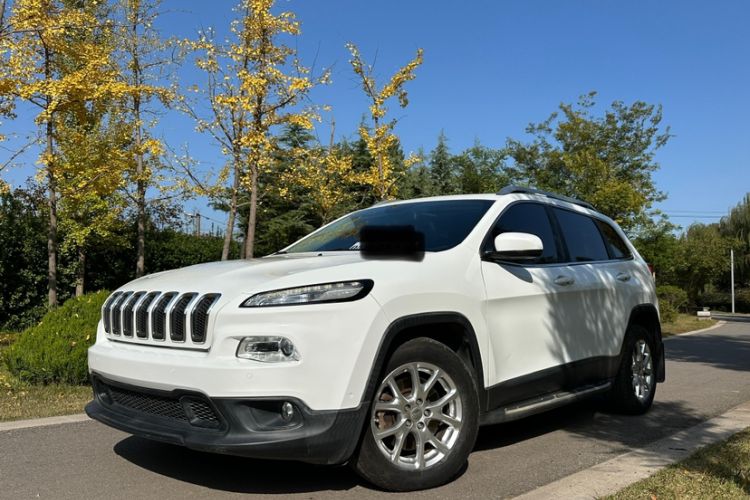Used  Cherokee 2016 2.4L Leading Edition