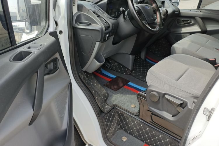 Used Ford Transit 2019 2.0T Diesel Multi-Purpose Commercial Vehicle Short Wheelbase Low Roof 6-Seater China VI Standard