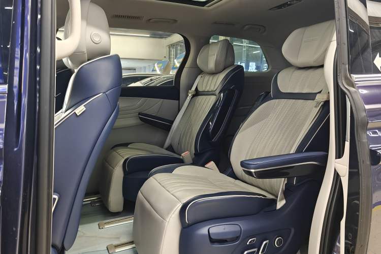 Used Roewe iMAX8 2022 400TGI Celebration Edition
