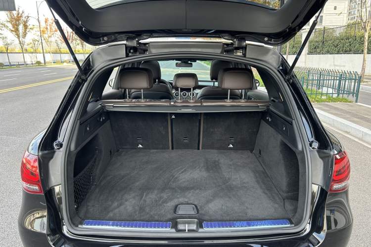 Used Mercedes-Benz GLC 2022 Facelift GLC 260 L 4MATIC Luxury Edition
