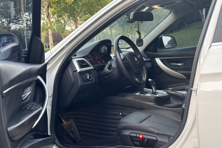 Used BMW 3 Series 2014 320Li Fashion Model
