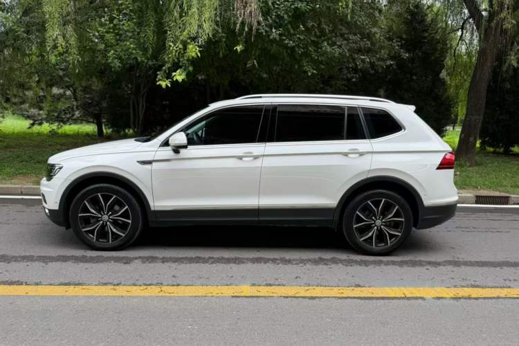 Used Volkswagen Tiguan L 2019 330TSI Automatic Two-Wheel Drive Smart Luxury Version China V Emission Standard
